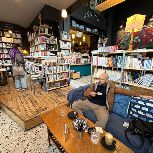Little Tree Books and Coffee - המקום בו היצירתיות וקפה טוב נפגשים 